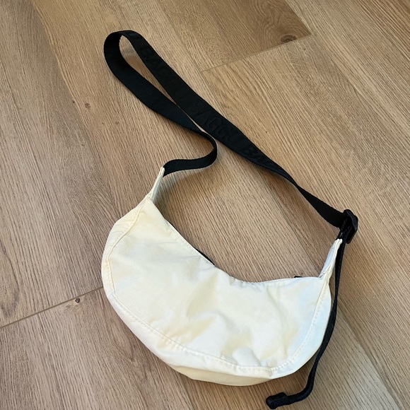 BAGGU Handbags - Baggu Mini Crescent